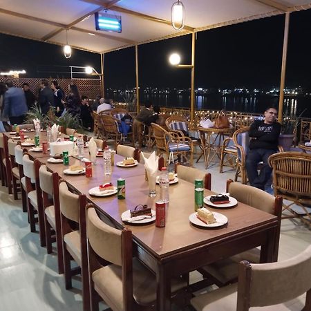 Merry Land Hotel & Roof Top Nile Restaurant Luxor Exterior photo