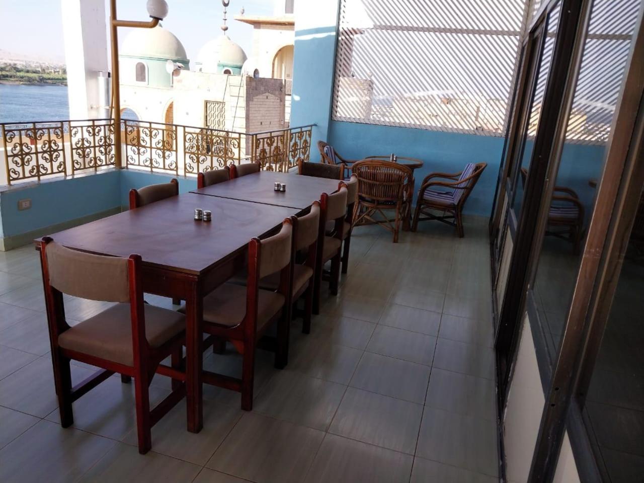 Merry Land Hotel & Roof Top Nile Restaurant Luxor Exterior photo