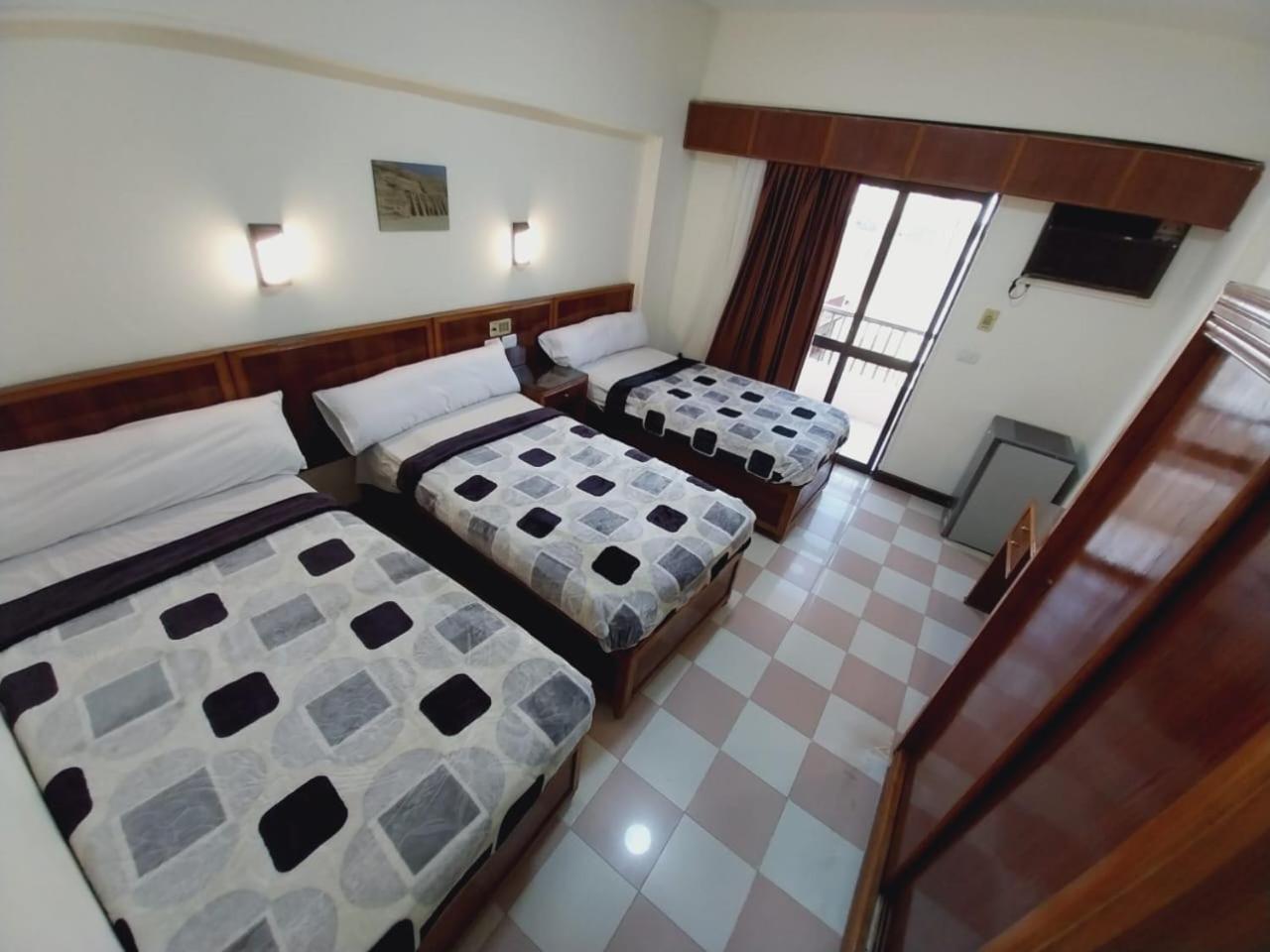 Merry Land Hotel & Roof Top Nile Restaurant Luxor Exterior photo