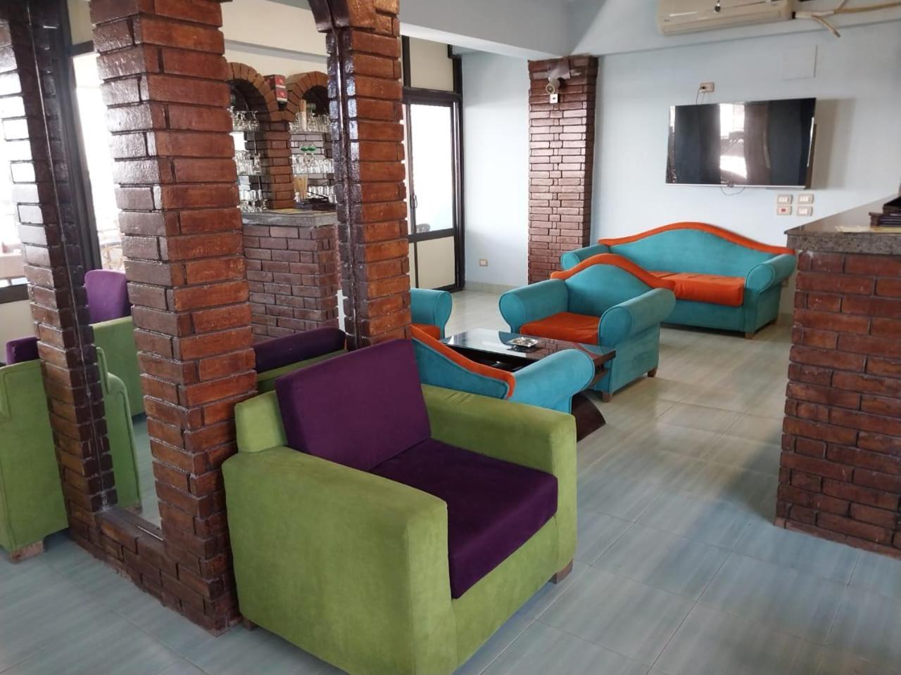 Merry Land Hotel & Roof Top Nile Restaurant Luxor Exterior photo