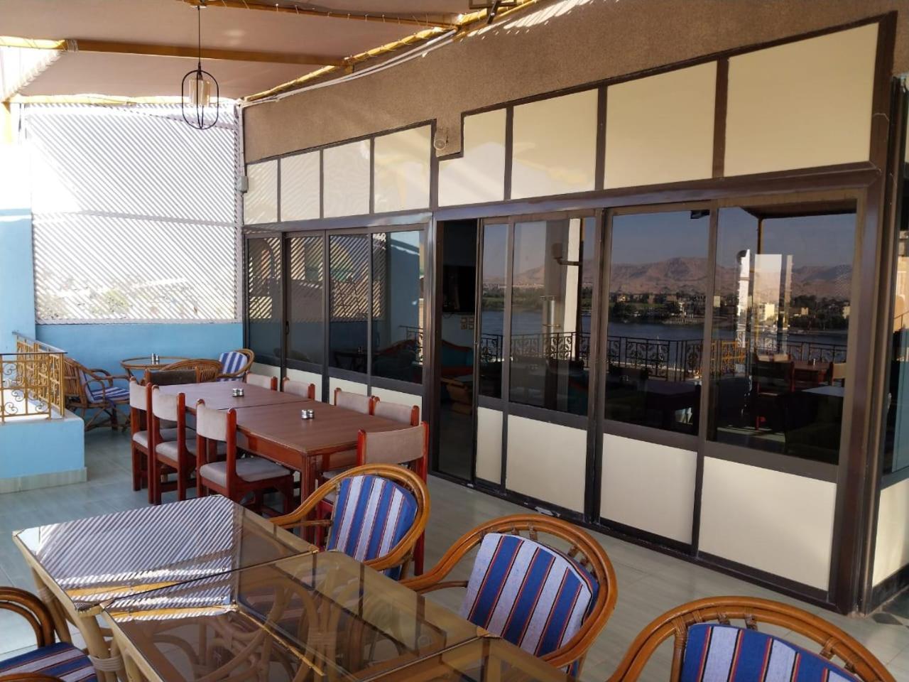 Merry Land Hotel & Roof Top Nile Restaurant Luxor Exterior photo