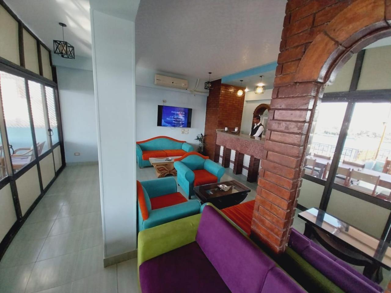 Merry Land Hotel & Roof Top Nile Restaurant Luxor Exterior photo
