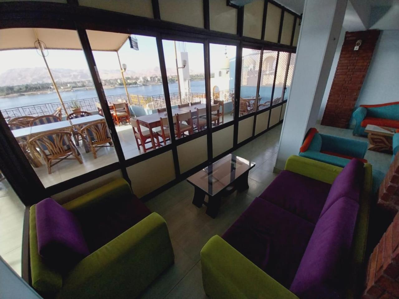 Merry Land Hotel & Roof Top Nile Restaurant Luxor Exterior photo