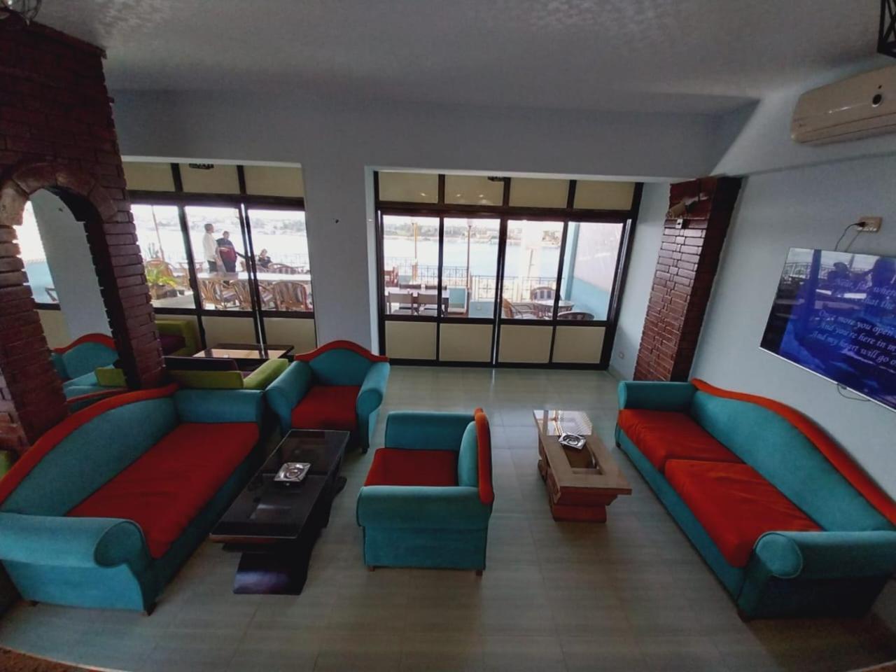 Merry Land Hotel & Roof Top Nile Restaurant Luxor Exterior photo