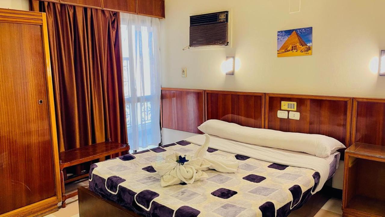Merry Land Hotel & Roof Top Nile Restaurant Luxor Exterior photo