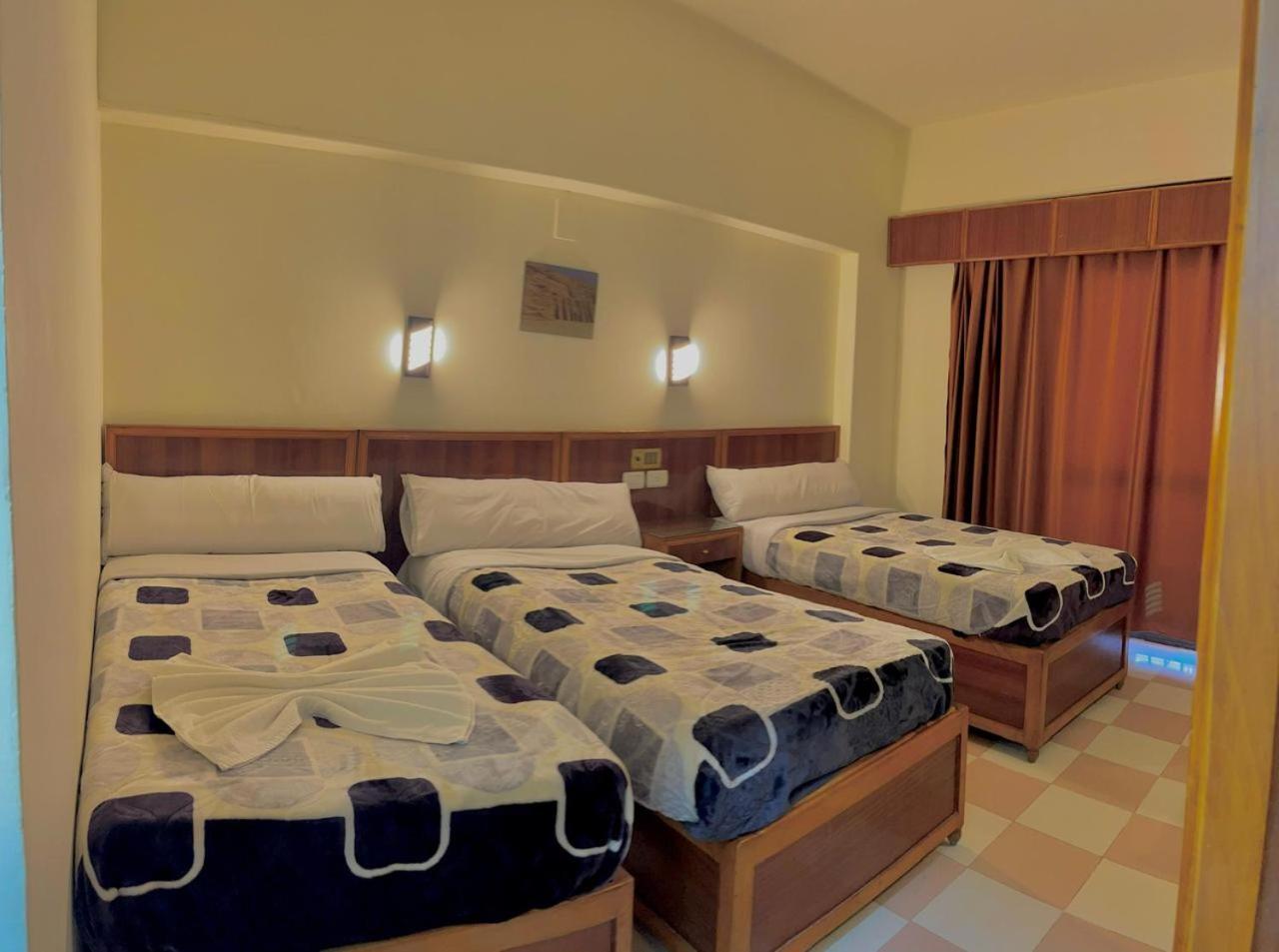 Merry Land Hotel & Roof Top Nile Restaurant Luxor Exterior photo