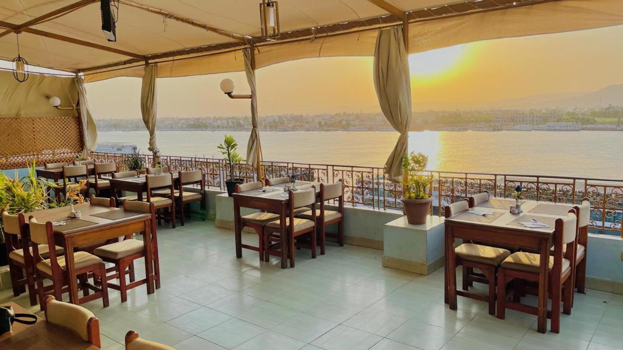Merry Land Hotel & Roof Top Nile Restaurant Luxor Exterior photo