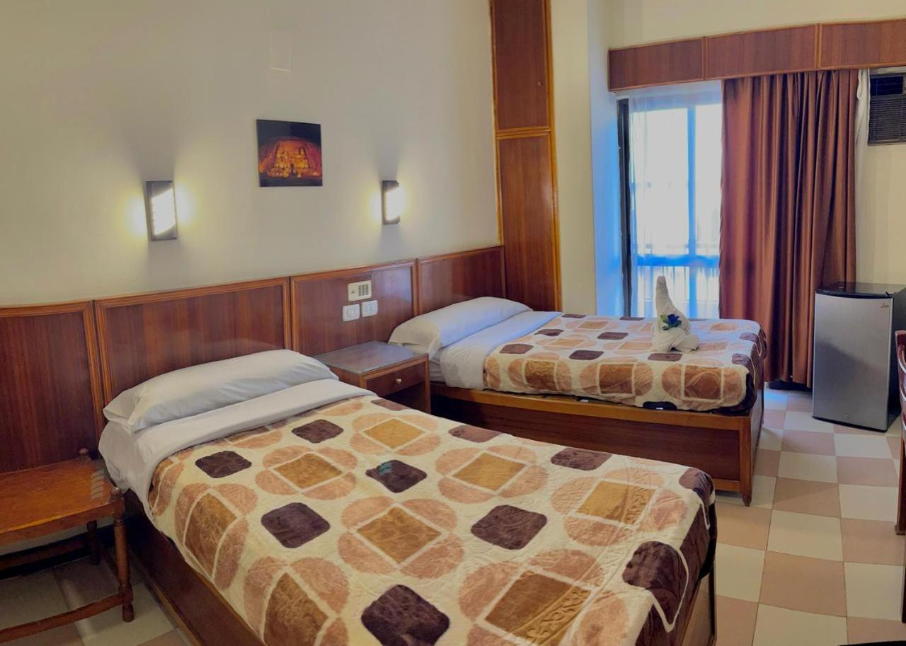 Merry Land Hotel & Roof Top Nile Restaurant Luxor Exterior photo