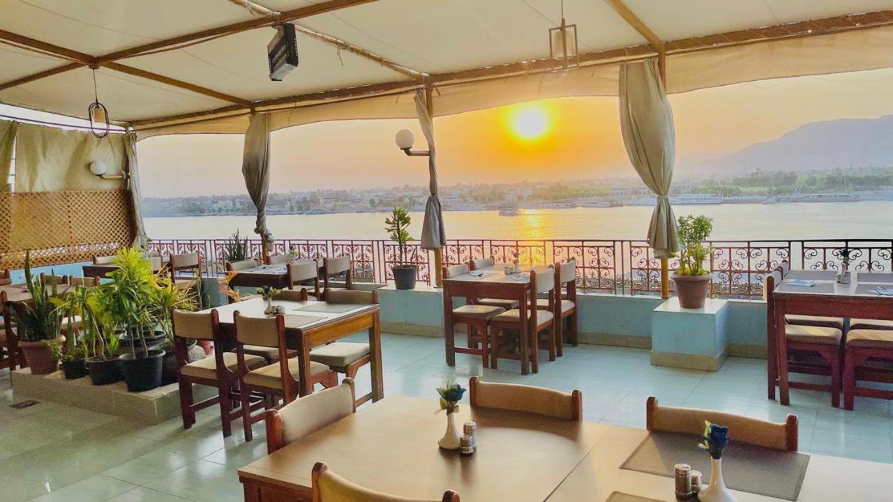 Merry Land Hotel & Roof Top Nile Restaurant Luxor Exterior photo